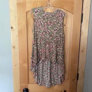 Like new Maurices high low sage floral top XXL